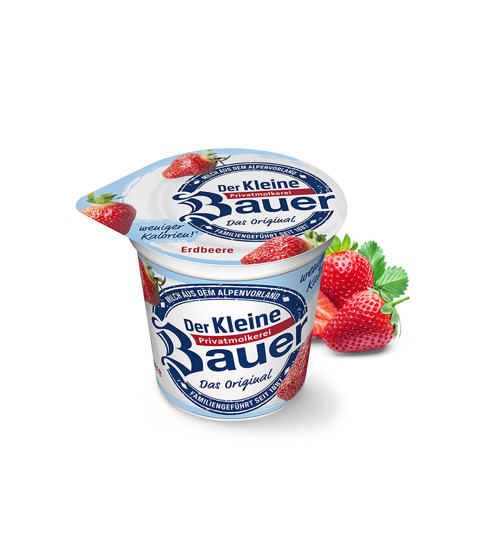 /assets/01_Milchprodukte/Joghurt-Trinkjoghurt/02-Der-Kleine-Bauer/Produktimage/150g/bauer-natur-joghurt-trinkjoghurt-erdbeere-weniger-kalorien.jpg