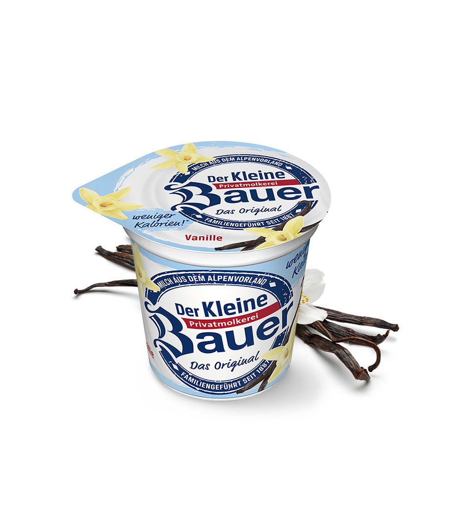 /assets/01_Milchprodukte/Joghurt-Trinkjoghurt/02-Der-Kleine-Bauer/Produktimage/150g/bauer-natur-joghurt-trinkjoghurt-vanille-weniger-kalorien.jpg